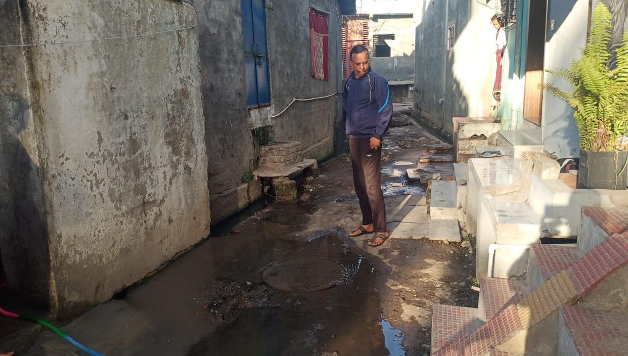 Ujjain News: contractor made sewage chamber on water pipeline in Ujjain district