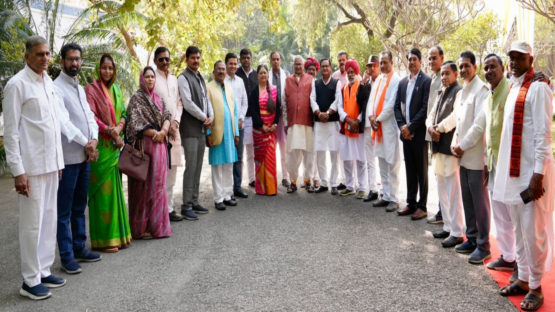 Politics: Vasundhara raje Breakfast diplomacy, wishes for gulabchand katariya and Meeting with Bjp Mla's