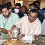 आकाश अंबानी, मुकेश अंबानी