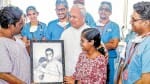 लिवर दान करने वाली देवानंदा, डॉक्टरों के साथ
