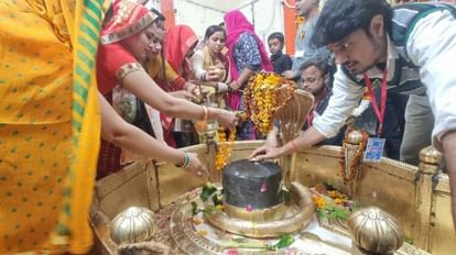 महाशिवरात्रि 2023: हर-हर महादेव के उद्घोष से गूंजा शिवालय, भक्ति में डूबे शिवभक्त महाशिवरात्रि 2023: हर-हर महादेव के उद्घोष से गूंजा शिवालय, भक्ति में डूबे शिवभक्त