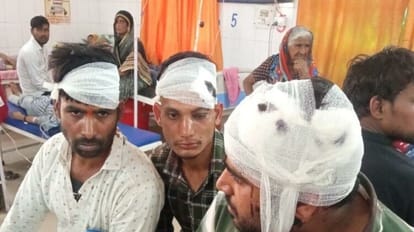 Hathras News: शिव मंदिर में डीजे पर गाना बजाने को लेकर जमकर हुई मारपीट, नौ घायल मारपीट में घायल युवक