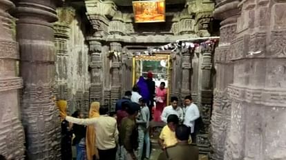 Mahashivratri: भूलभुलैया वाले शिव मंदिर नाम से प्रसिद्ध है रतलाम का विरुपाक्ष महादेव मंदिर, 64 खंबों से बना है रतलाम का विरुपाक्ष शिव मंदिर।