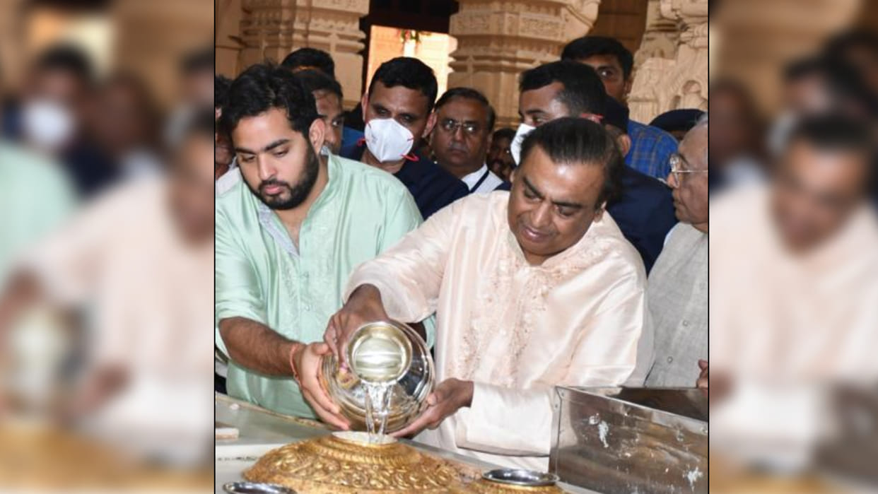 Mahashivaratri Mukesh Ambani and son Akash Ambani arrived to visit Somnath
