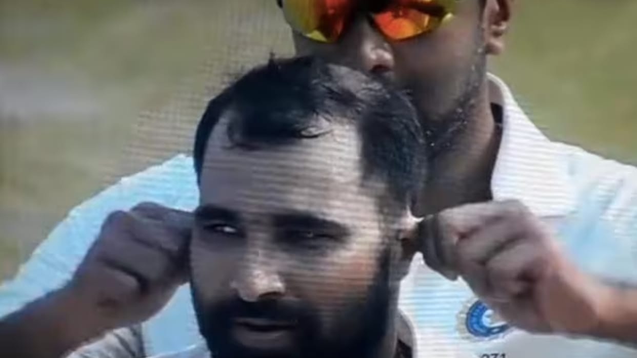 Ashwin twisted Shami's ears in celebration during IND vs AUS test in Delhi