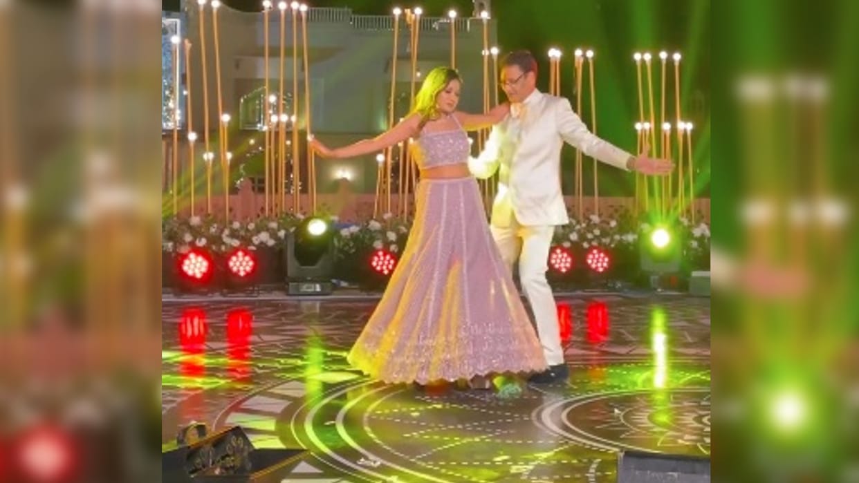 Dance Video: father daughter dances to uff teri adaa song in wedding baap beti dance video