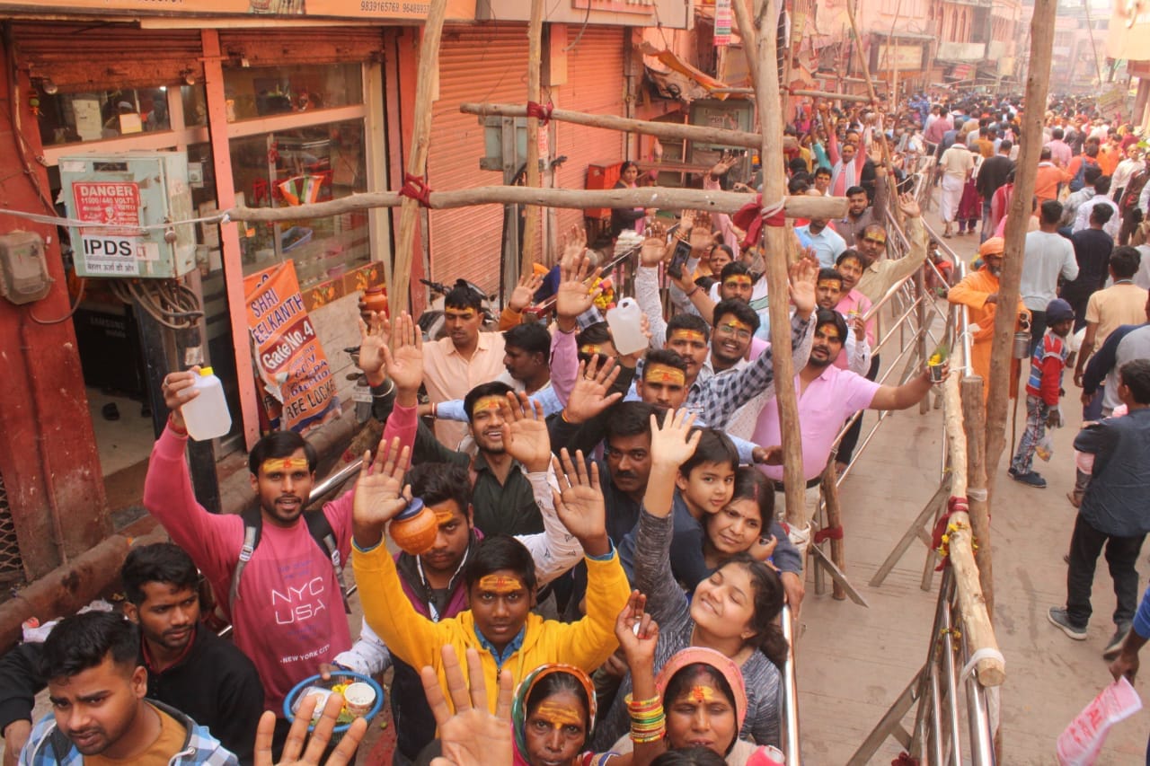 Bam-Bam in Kashi, not thousands..lakhs crowd, 4 km long lines in Vishwanath