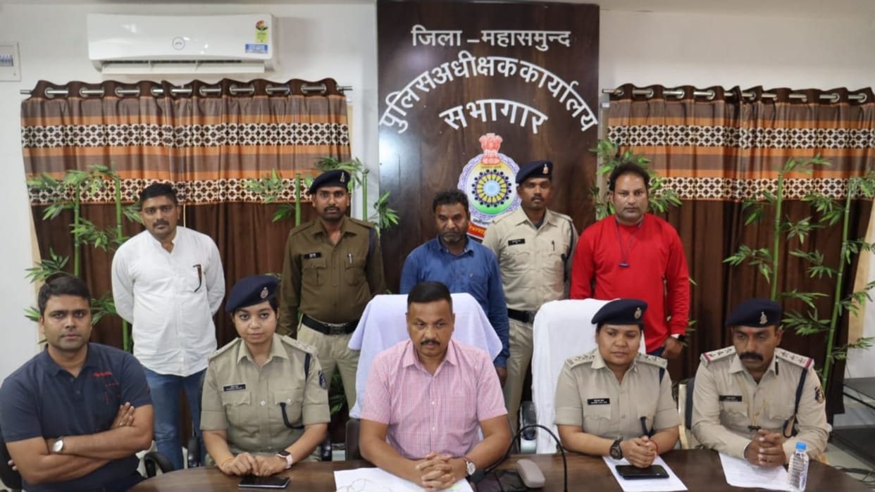 husband kills wife who obstructs illegal relationship in mahasamund