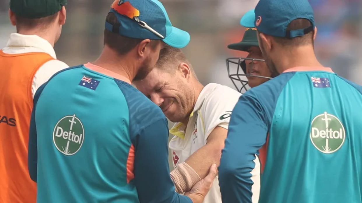 David warner hit by siraj bouncer in Delhi ruled out of remaining match Matt Renshaw concussion substitute