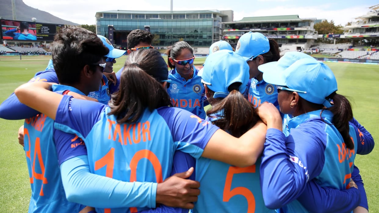 Womens T20 World Cup England beat India by 11 runs Renuka Thakur 5 wicket Smriti Mandhana 52 runs went in vain