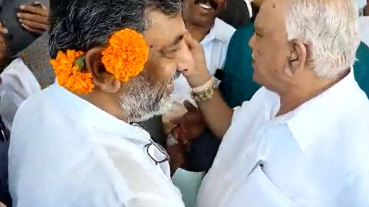 Congress starts 'flower on ear' campaign against ruling BJP in Karnataka