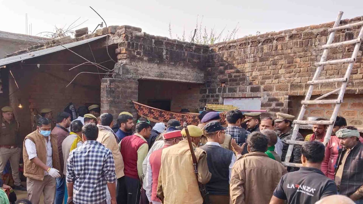 Etawah: miscreants entered the house and killed the woman