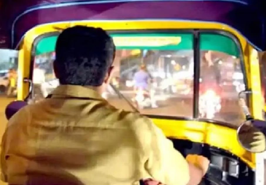 20 thousand looted from shopkeeper by taking hostage in auto in Auraiya