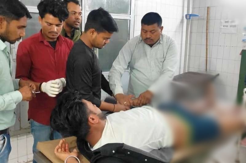 Harsh firing in Mahoba, Youth shot in thigh, accident happened during dance in DJ