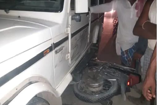 Tragic road accident in Banda, High speed Bolero and bike collision, couple and innocent died