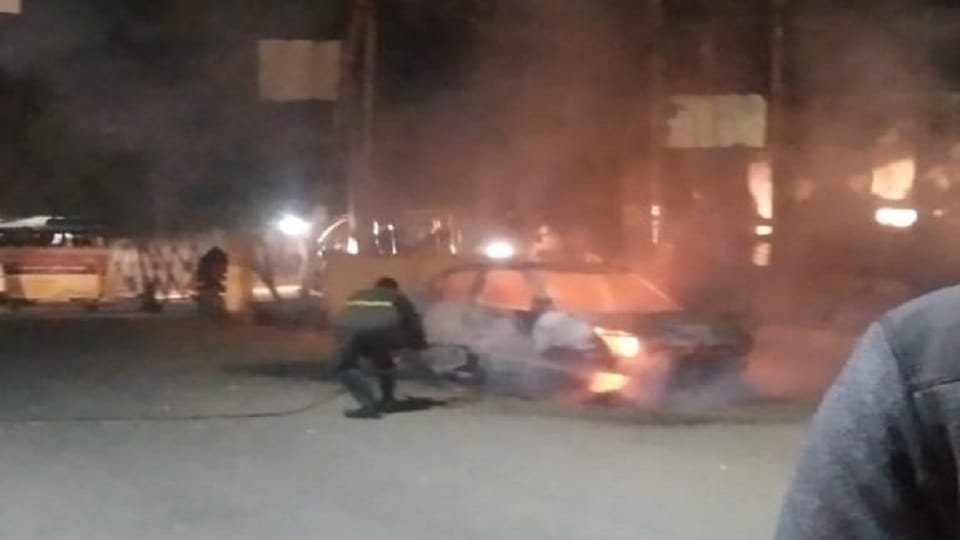 Moving car caught fire near Prem Mandir in Vrindavan