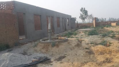 woman threw jewelry from the terrace during ED raid on fake madrasa in budaun