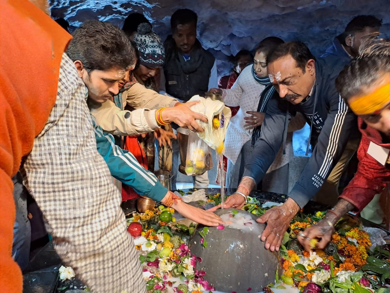 Mahashivratri 2023 devotees Crowds gathered for Jalabhishek in temples Watch Photos