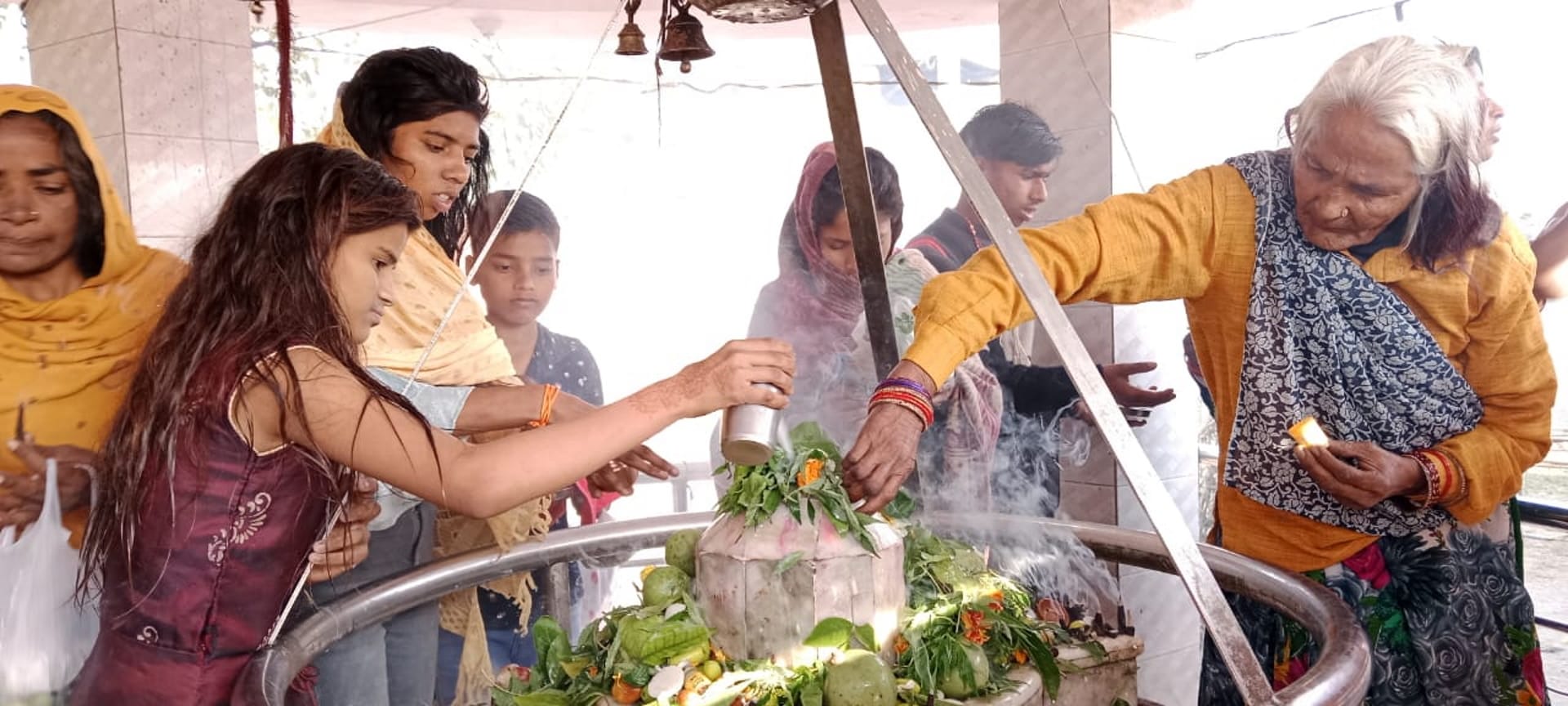 Mahashivratri 2023 devotees Crowds gathered for Jalabhishek in temples Watch Photos