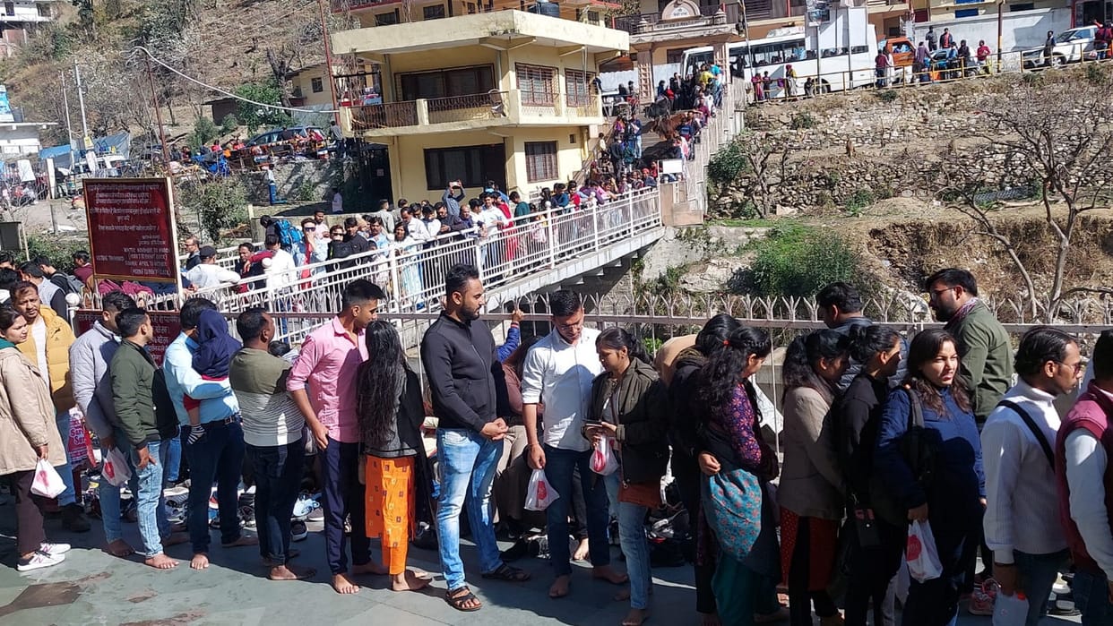 Nainital Demand to run shuttle service from Nainital to Kainchi Dham crowds of tourists jam