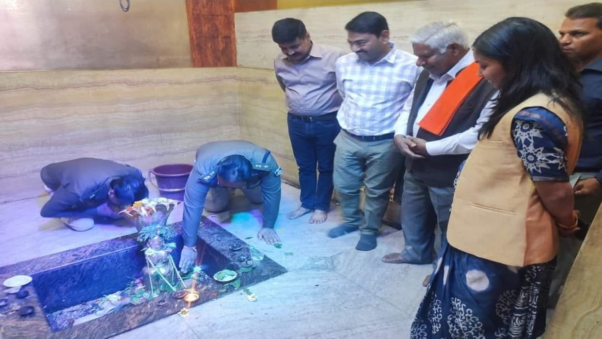Devotees throng the 250 year old Pataleshwar temple on the occasion of Mahashivratri in Chhindwara