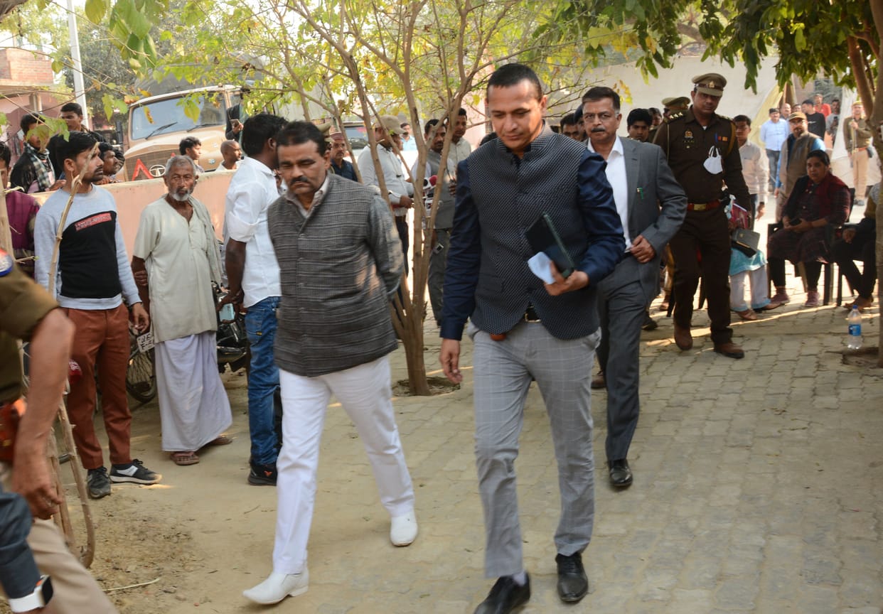 Kanpur Dehat: In the case of burning death of mother and daughter, both SITs reached Madauli, collected evidence, questioned