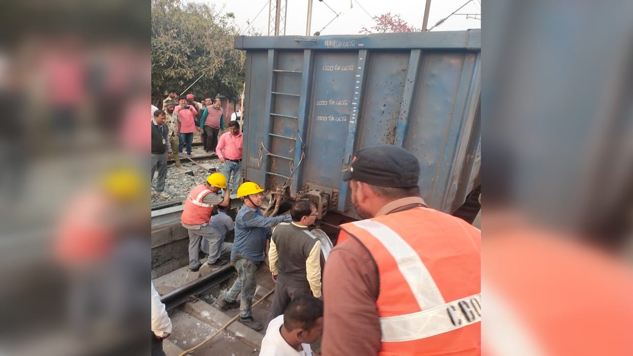 Goods train derailed in Varanasi Hindi news