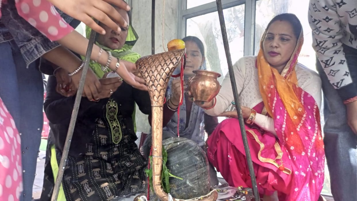 Mahashivratri 2023 Devotees pay obeisance to Lord Shiva at Temples in Himachal Pradesh