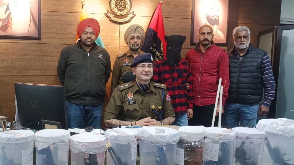 Rupnagar police arrested gangster Jaggu Bhagwanpuria aide Vishal Verma with pistol and cartridge