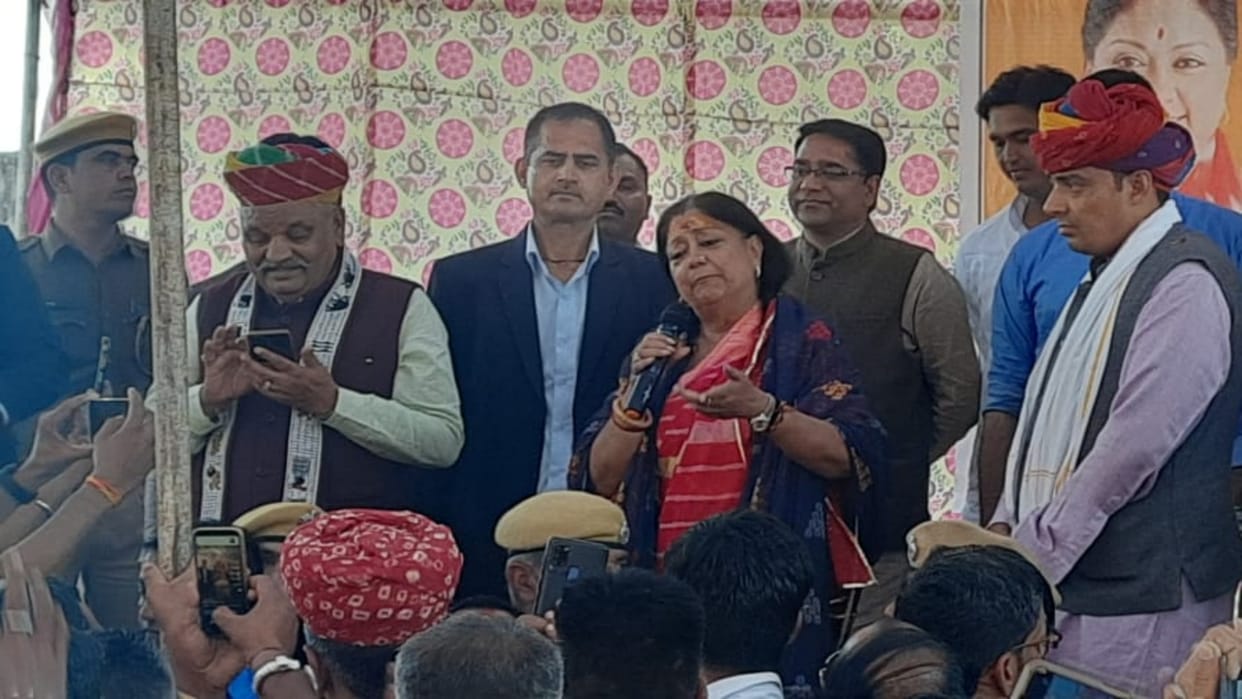 Rajasthan Politics Vasundhara Raje taunt on poster controversy