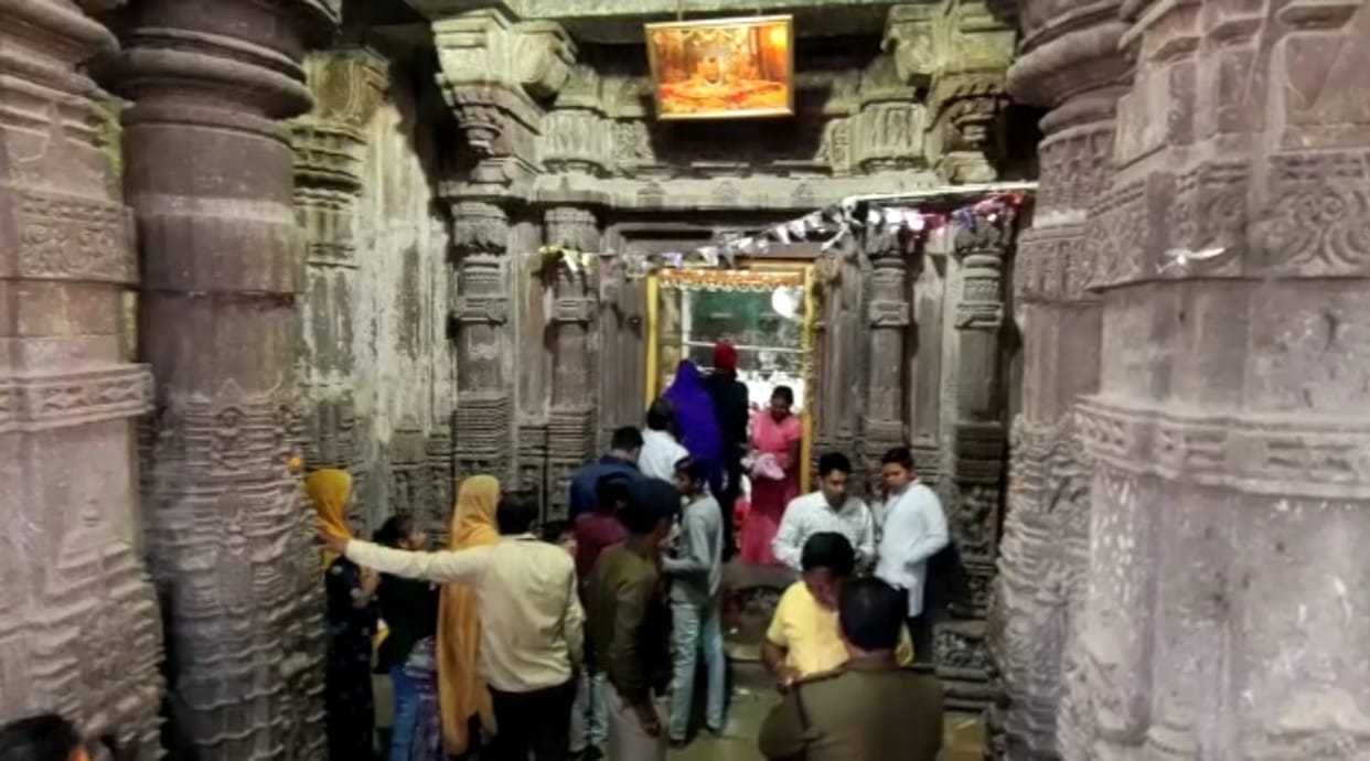 Mahashivratri: Ratlam's Virupaksha Mahadev Temple, famous as the Labyrinth Shiva Temple, is made of 64 pillars