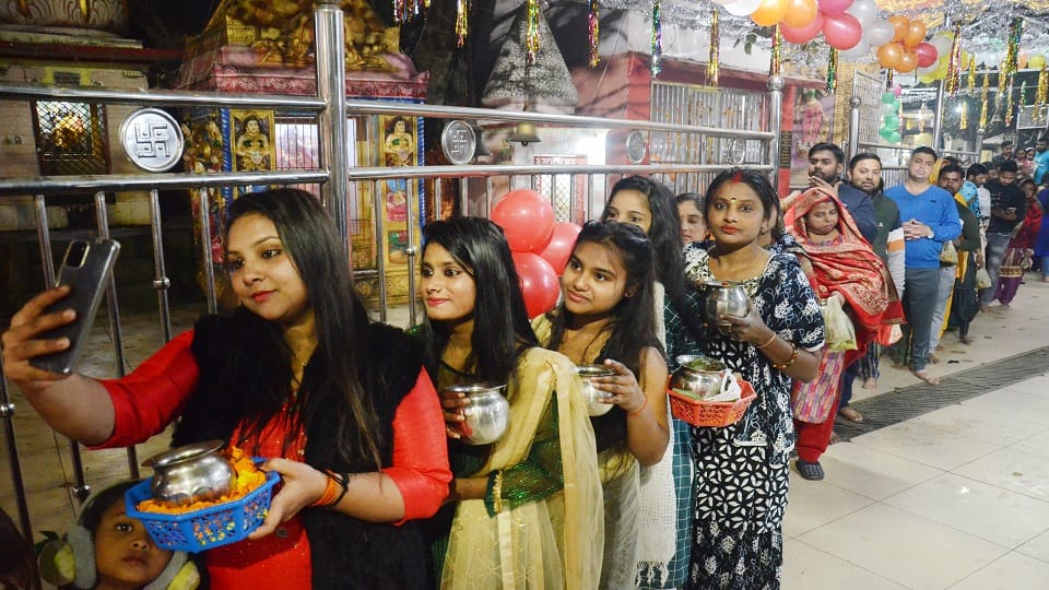 Crowd of devotees gathered to perform Jalabhishek of Lord Shiva on Mahashivratri 2023 in Bareilly