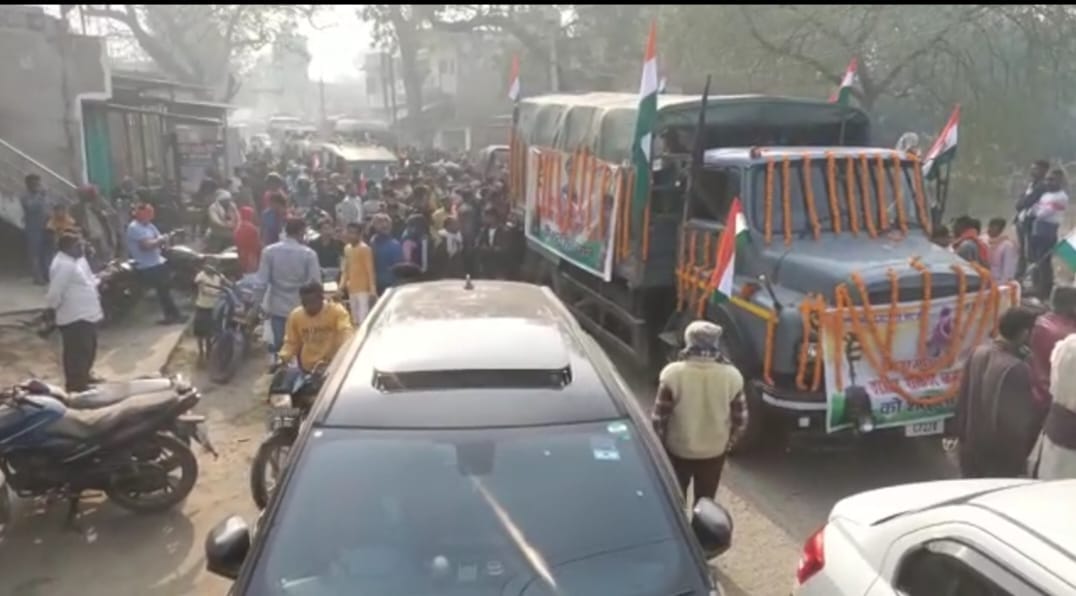 Bihar News : Mortal remains of SSB jawan Rakesh Yadav reached Bhojpur, uproar in protest for Martyr status