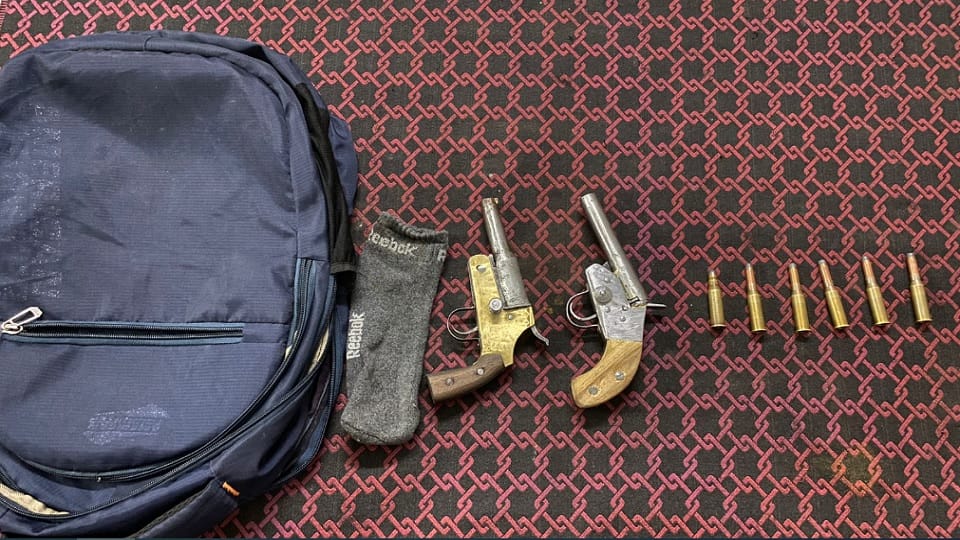 Minor arrested with cartridges and pistols at Bilaspur platform