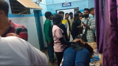 अस्पताल में भर्ती घायल छात्र