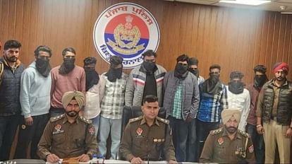 Punjab: Barnala police arrested 10 criminals with weapons, close to gangster Manna Barnala police caught ten miscreants.