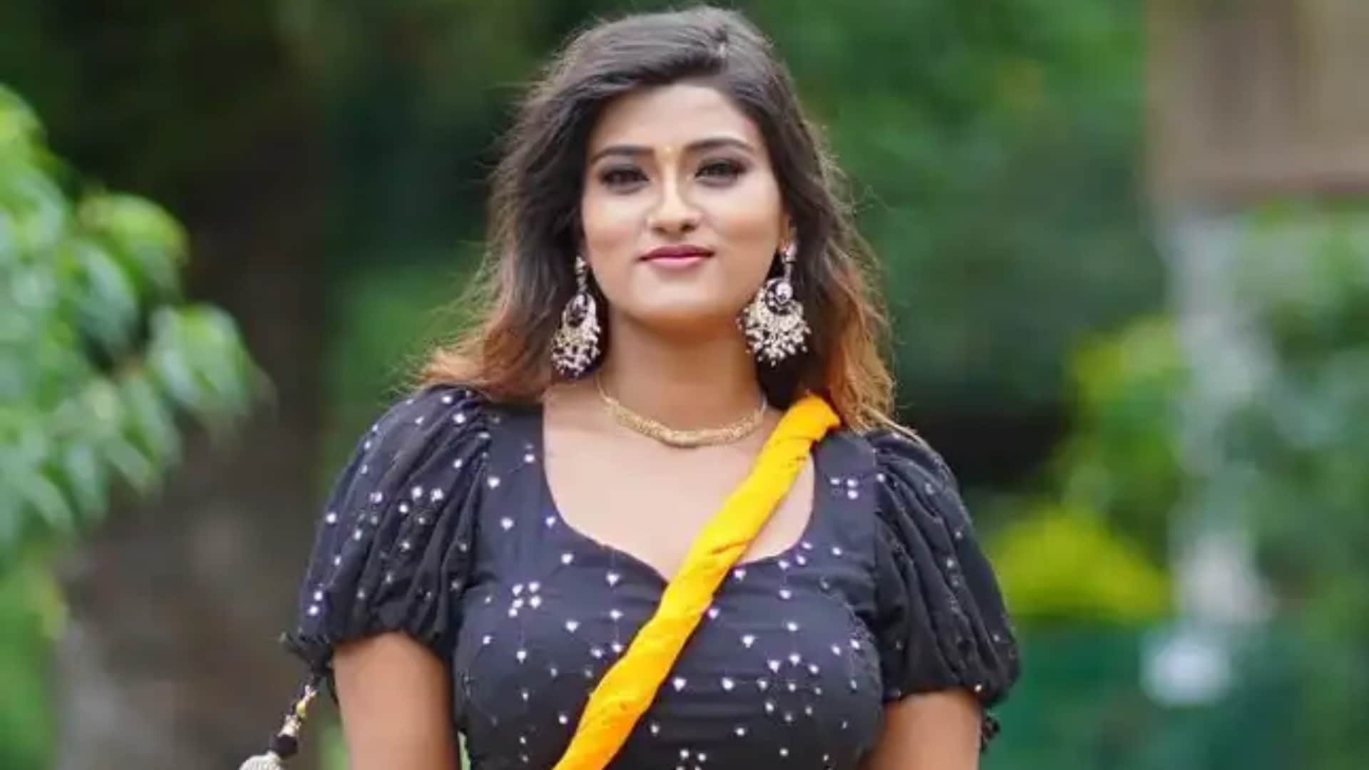 Bhojpuri Actresses who are Fitness Freak know Rani Chatterjee Akshara Singh Monalisa Poonam Dubey Amrapali