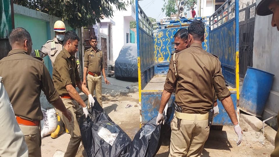 Tragic accident in Agra Fire broke out in  wedding house two women burnt alive