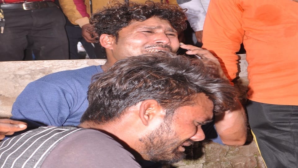 agra fire in gas cylinder accident in marriage ceremony program Two women burnt alive