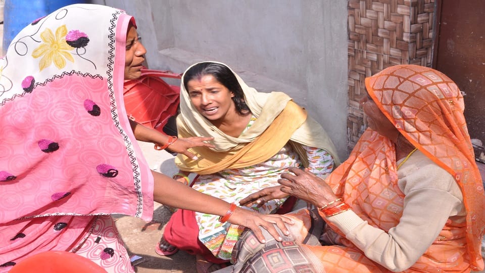agra fire in gas cylinder accident in marriage ceremony program Two women burnt alive