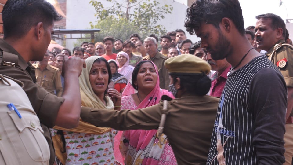 agra fire in gas cylinder accident in marriage ceremony program Two women burnt alive