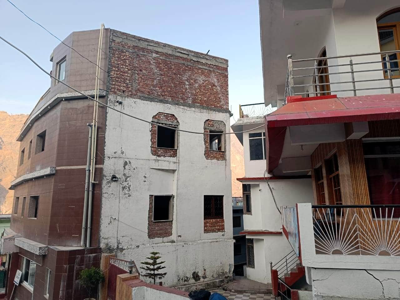 Joshimath Landslide House condition Behind Destroyed hotels become very bad