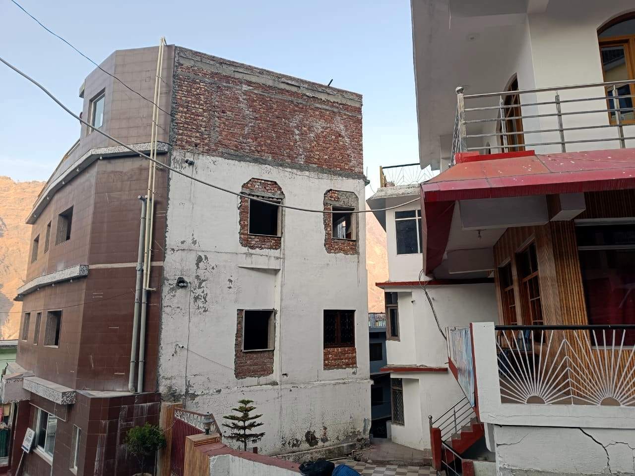 Joshimath Landslide House condition Behind Destroyed hotels become very bad