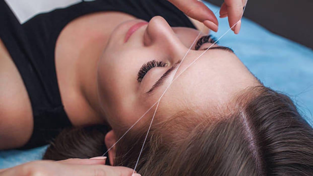 Eyebrow Threading Tips How To Get Perfect Eyebrow Shape At Home News In Hindi