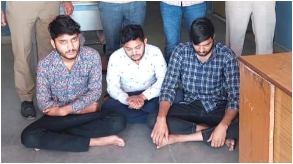 Fraud of four lakhs from sweeper in Baran three accused arrested
