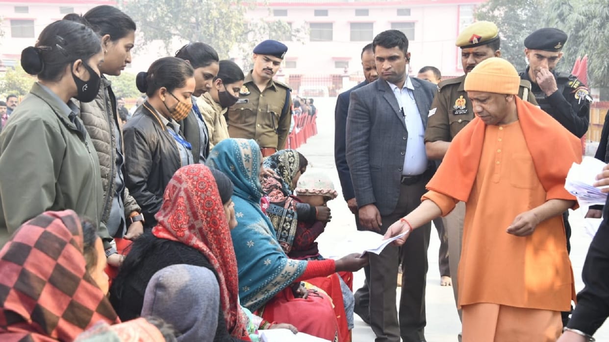 Chief Minister Yogi Adityanath listened to the problems of the people at the Janata Darbar in Gorakhpur