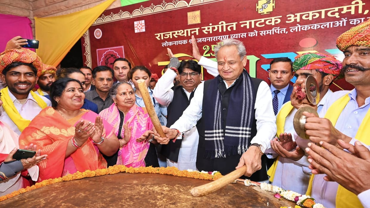 Jodhpur 25th National Lokanuranjan Fair begins CM Gehlot inaugurated by slapping drums see photos
