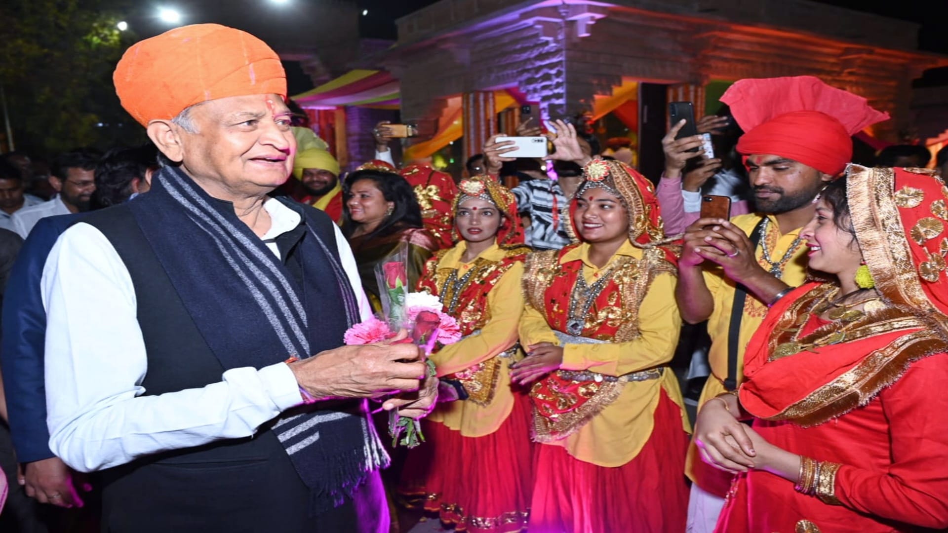 Jodhpur 25th National Lokanuranjan Fair begins CM Gehlot inaugurated by slapping drums see photos