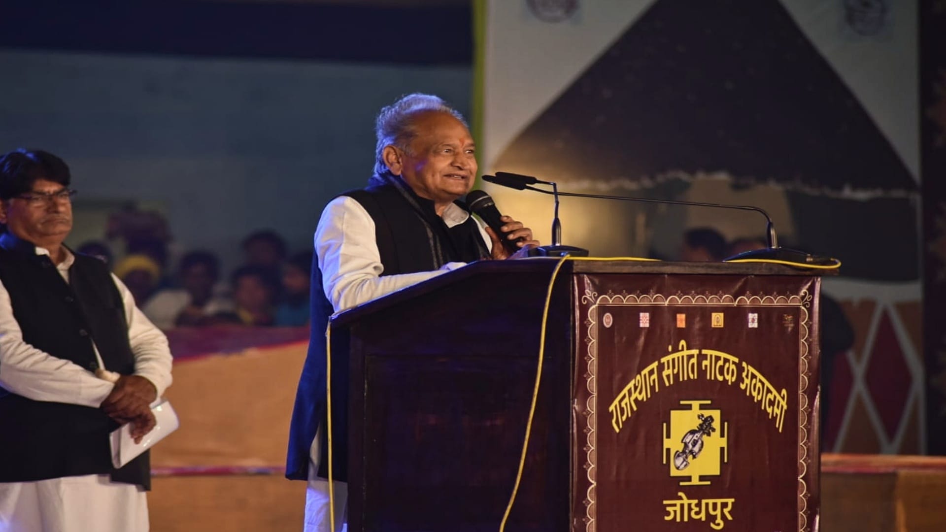 Jodhpur 25th National Lokanuranjan Fair begins CM Gehlot inaugurated by slapping drums see photos