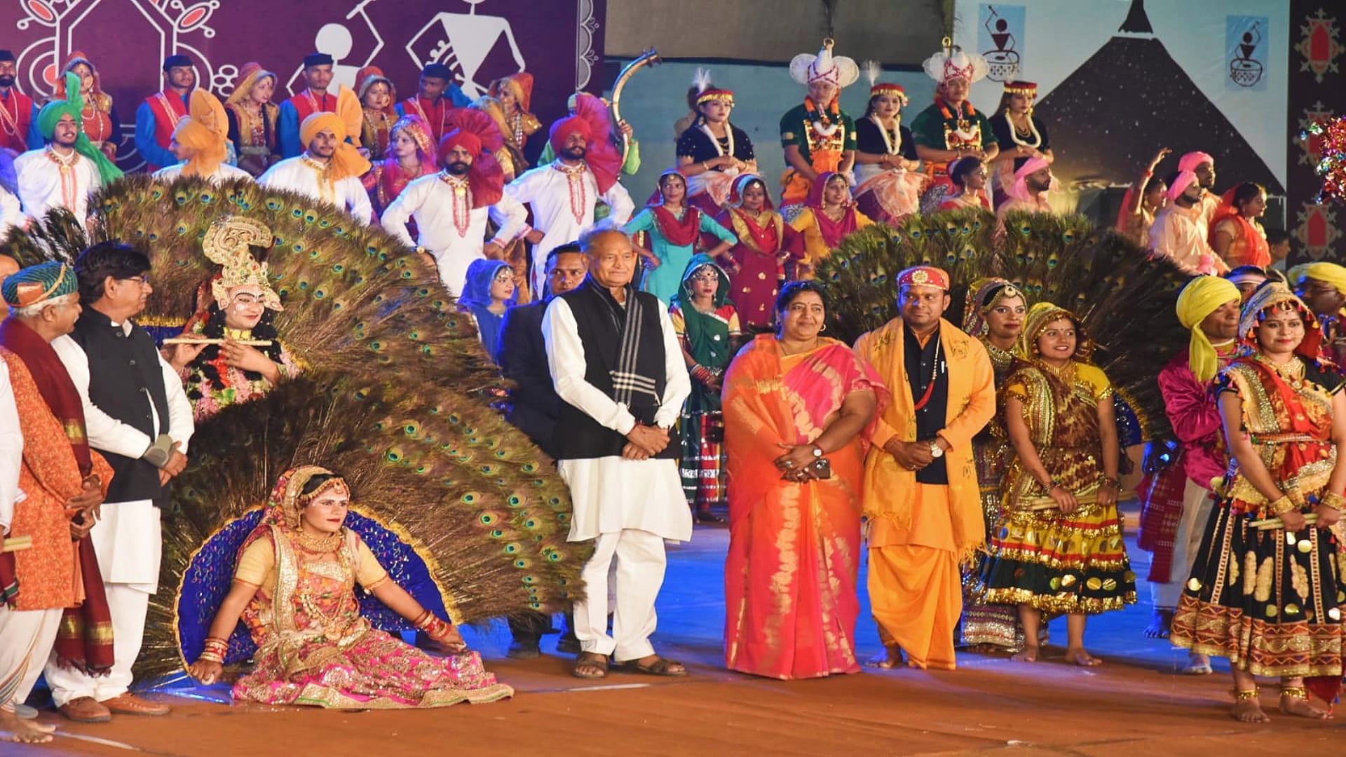 Jodhpur 25th National Lokanuranjan Fair begins CM Gehlot inaugurated by slapping drums see photos